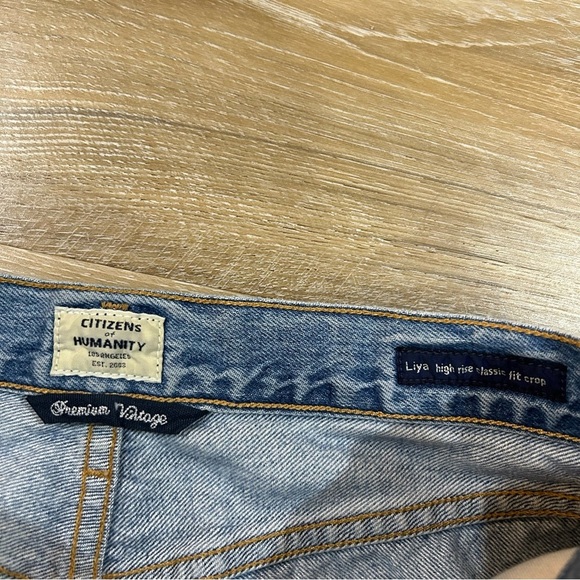 Citizens of Humanity Liya High Rise Ripped Knee Classic Fit Crop Jeans - Picture 4 of 7